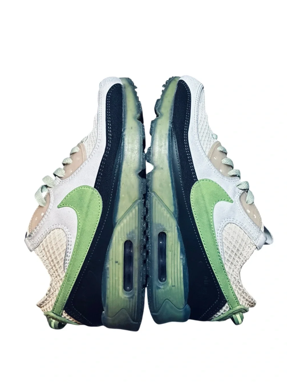 Nike White & Pale Green Sneakers size 9 1/2